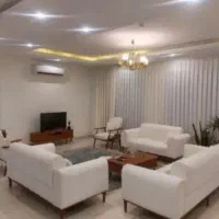 به یه خانم جهت آشپزی و نظافت نیازمندم
