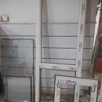 درب پنجره نونوهنوز شیشه گلوش نرفته