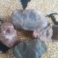 چندعدد سنگ نگین