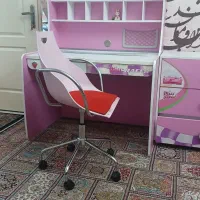 میزتحریر،تخت خواب و میز سه کشو دخترانه در حد نو