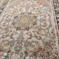 دو تخته فرش ۷۰۰شانه نو ،دو عدد پشتی هم رنگ فرش