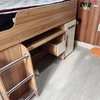 سرویس تختخواب شرکت بی بی هوم  در حد نو بدون تشک