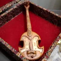 ساز گیتار کوچک دکوری دستساز چوبی و فلزی مسی آنتیک