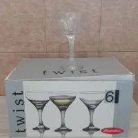 تعدادی ظروف بلوری استفاده نشده