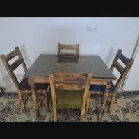 میز ناهارخوری و کتابخانه