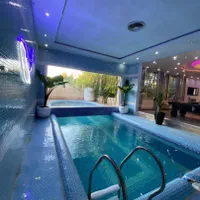 اجاره روزانه ویلا استخر سرپوشیده ابگرم (حضوری)|اجارهٔ کوتاه‌مدت ویلا و باغ|شهریار, |دیوار