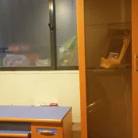 کتابخانه و میز تحریر