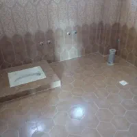 کارگر درکاشی کاری، نیازمندم