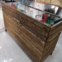یک عدد ویترین مغازه