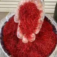 نگینن سرخ و یک دست