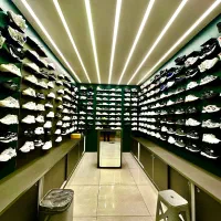 دکور کفش فروشی