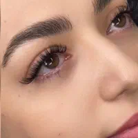 اکستنشن مژه حرفه ای با بهترین مواد اولیه فقط ۷۰۰