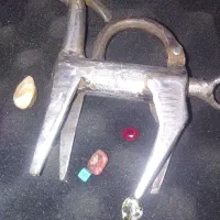 قفل و تسبیحه کهنه ش|کلکسیون اشیاء عتیقه|تهران, افسریه جنوبی|دیوار