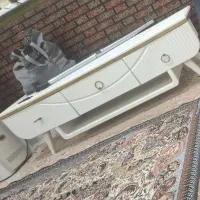 تلویزیون و میز