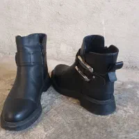 نیم بوت|کیف، کفش، کمربند|مسجد سلیمان, |دیوار