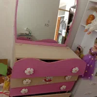 میز ارایش بچه گونه|اسباب و اثاث بچه|شهرضا, |دیوار