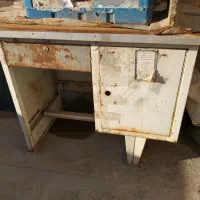 میز آهنی