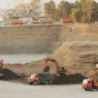 خاکبرداری  تخریب و حمل مصالح