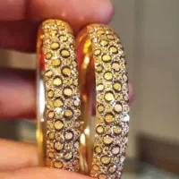 طلای ۱۸عیار ۲۰۰ تومان بالای تابلو