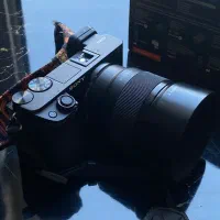 دوربین sony a6400  با تمامی وسایل و دوتا لنز50 1/8