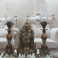 یک جفت شمعدان و ساعت برنجی سالم‌سالم