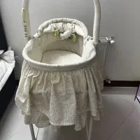 گهواره موزیکال چرخ دار برای نوزاد