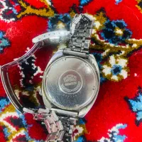 اورینت|ساعت|تهران, گلستان (شهرک راه آهن)|دیوار