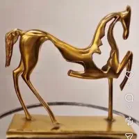 مجسمه اسب