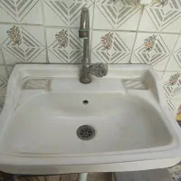 روشویی همراه با شیر آلات شودر و خرطومی