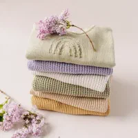 خانم جوان جهت کنترل کیفی و بسته بندی پوشاک