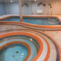 باغ ویلا اجاره ای با مجموعه آبی و میز بلیارد