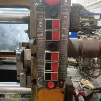 دستگاه تزریق ۲۰۰ گرمی در حال کار|ماشین‌آلات صنعتی|نیشابور, کریم آباد|دیوار