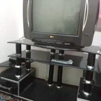 تلویزیون ومیز شیشه ای