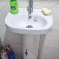توالت فرنگی و روشویی باتمام شیرآلات درحد نو