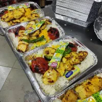 اشپز ۳۰تومن حقوق کارگر ساده ۲۱تومن حقوق میدیم