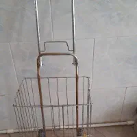 سبدکالا و ترازوی اشپزخانه