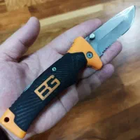 انبردست همه کاره و چاقو مسافرتی