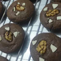 کوکی شکلاتی با تزیین گردو