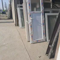 در پنجره دست دوم نو کارکرده.