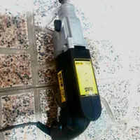 ۲عدد دریل و تعدای ابزار نجاری