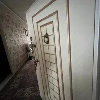 همکف تمیز سنگ شده وکاغذ دیواری