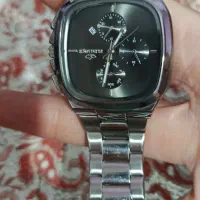 ساعت کیفیت خوب اورجینال نیست