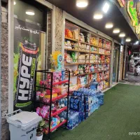 فروشنده در مارکت