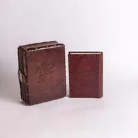 دیوان حافظ نفیس تمام چرم قلمکاری(۲/۲۲)    فخررازی|کتاب و مجله ادبی|تهران, بهارستان|دیوار