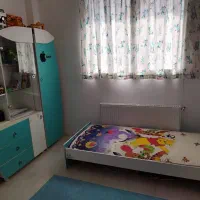 تشک و تخت کودک و نوجوان و کمد ( لباس و شیشه‌ای )|تخت و سرویس خواب|مشهد, حجاب (شهرک غرب)|دیوار