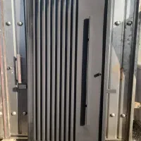 درب عابررو حیاط ورودی ساختمان آدم رو یک لنگه391010