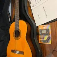 گیتار یاماها c80 و هارد کیس و دستگاه کوک