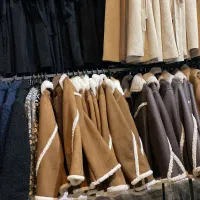 به یک برشکار مانتو  نیاز مندیم  با جایه خواب