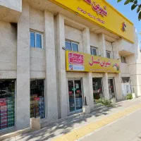 فروشنده صندوقدار فروشگاه زنجیره ای