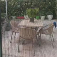 میز و صندلی کاملا سالم